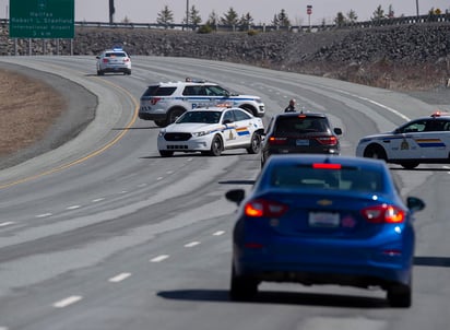 Al menos catorce personas, entre ellas una agente de la Policía, perdieron la vida en un tiroteo ocurrido en una comunidad rural en el este de Canadá, informaron las autoridades. (AP)