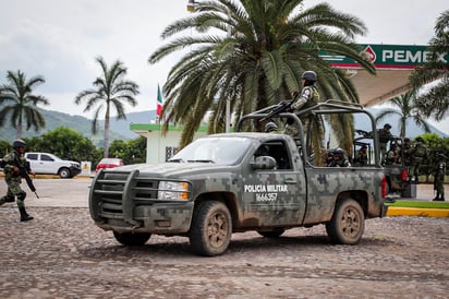 Los elementos policíacos realizaban recorridos a pie tierra en las inmediaciones de la localidad La Estancia, cuando en una brecha localizaron e inhabilitaron una antena repetidora relacionada con actividades ilícitas. (ARCHIVO)