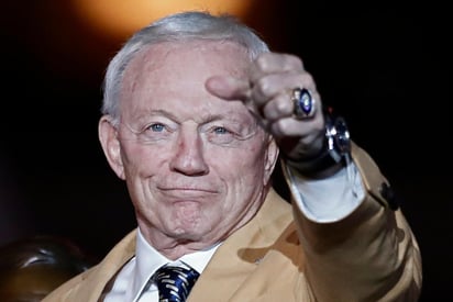 Jerry Jones, eligió un yate de 250 millones de dólares como oficina virtual, según reportes de la prensa estadounidense. (ARCHIVO)
 