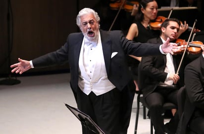  El tenor Plácido Domingo pronto regresará a los escenarios tras haber sido señalado de acoso sexual por varias mujeres, en Estados Unidos. Convaleciente tras ser contagiado de coronavirus, el español comunicó que en septiembre se presentará en el Staatsoper de Viena. (ARCHIVO)