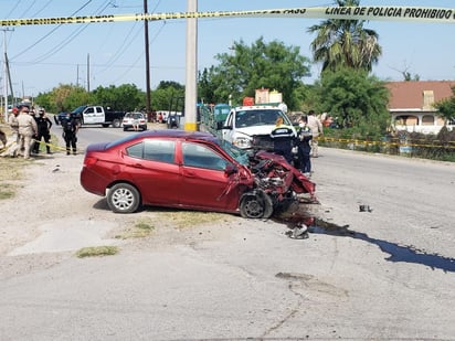 Un accidente automovilístico terminó con la vida del conductor de un vehículo particular, tras impactarse contra una unidad del Sistema Municipal de Aguas y Saneamiento (SIMAS) de Piedras Negras. (EL SIGLO DE TORREÓN)