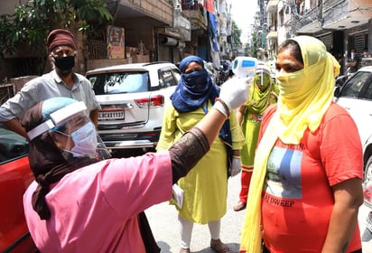 El Ministerio del Interior de la India anunció hoy que el relajamiento de las medidas para prevenir contagios de coronavirus, en las zonas con menos reportes de transmisiones, entrará en vigor a partir del 4 de mayo. (ARCHIVO)