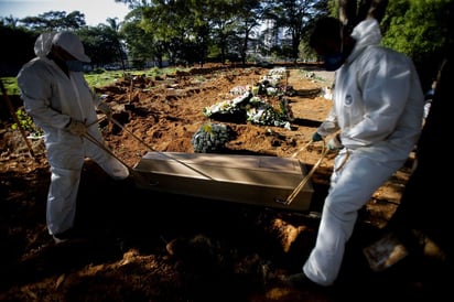 Según las estimaciones del Gobierno de Sao Paulo, el número de muertos por coronavirus ahora es de 2,247. (EFE) 