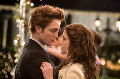 La escritora y productora estadounidense Stephenie Meyer reveló que lanzará su nuevo libro dentro de la saga Crepúsculo, que será contado desde la perspectiva del personaje de 'Edward Cullen', interpretado en el cine por Robert Pattinson. (ESPECIAL)