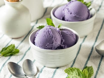 Antes de empezar a hacer tu helado ten en cuenta que elegir un buen vino será esencial para que tu helado quede delicioso, opta por los vinos jóvenes que tengan notas frutales. Una vez elegido tu vino, estás listo para iniciar.
(ESPECIAL)