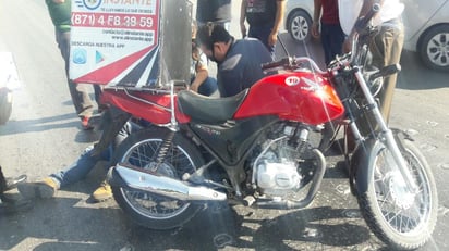 La unidad siniestrada de la marca Honda, línea Cargo, color rojo, la cual portaba placas de circulación del estado de Coahuila.
(EL SIGLO DE TORREÓN)