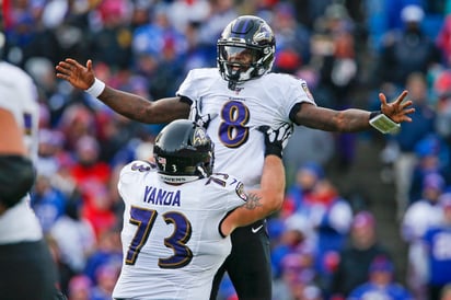 El mariscal de campo Lamar Jackson (8) tuvo una excelente temporada con los Cuervos de Baltimore. (ARCHIVO)