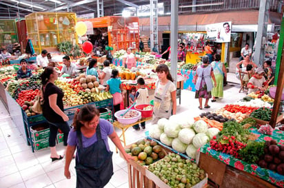  los genéricos cuyos precios al alza incidieron más en la inflación en abril, fueron: huevo, con un aumento mensual de 12.37%; chile serrano, 34.15%; cerveza, 2.66%; azúcar, 8.97%; frijol, 6.28%; vivienda propia, 0.26%, arroz, 11.26%; limón, 17.92%; aguacate, 9.24%; y naranja, 16.75%. (ARCHIVO)