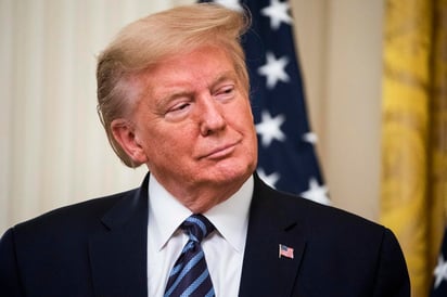 Trump agregó que si Barr hubiera sido su primer secretario de Justicia, ni siquiera habría habido una investigación sobre Rusia. (ARCHIVO)