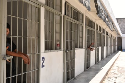 Los tres individuos fueron arrestados la tarde del viernes en la colonia Villas La Merced de Torreón. (EL SIGLO DE TORREÓN)