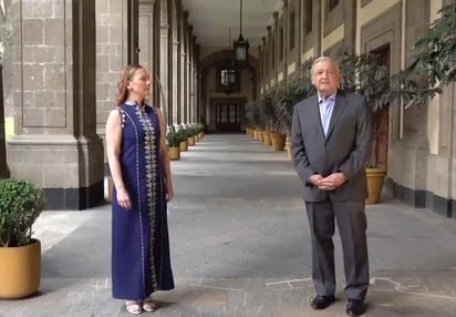 El presidente mexicano Andrés Manuel López Obrador y su esposa, Beatriz Gutiérrez Müller, felicitaron a las madres por su día. (ESPECIAL)