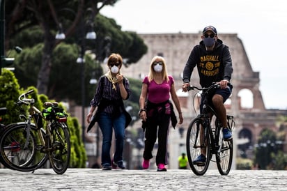 Italia ha registrado en las últimas 24 horas solo 165 nuevos fallecimientos y 802 nuevos casos de contagio por coronavirus, las cifras más bajas desde hace dos meses. (EFE) 