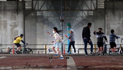 El país había reportado menos de 15 casos diarios de COVID-19, desde mediados de abril, incluso llegaron a informar cero infecciones locales en algunos días; sin embargo, durante el fin de semana, la cifra alcanzó los 18 y 34 casos, destacó la agencia Yonhap.
(EFE)