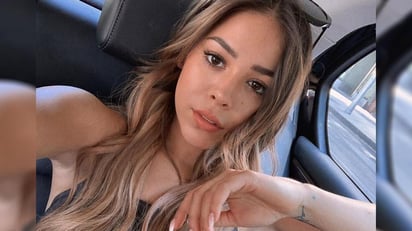  Danna Paola sorprendió con una foto increíble topless y con una toalla en la cabeza como un divertido accesorio.(ESPECIAL) 