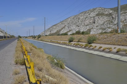 Las autoridades de Protección Civil exhortan a la población a no meterse a los canales de riego. (ARCHIVO)