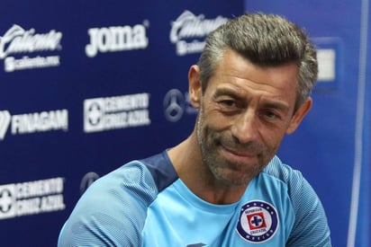  Pedro Caixinha todavía está teñido de azul.  (ARCHIVO)