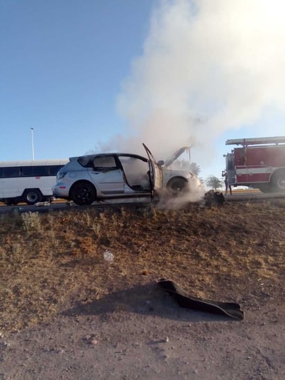 El personal de Bomberos acudió a sofocar el fuego.