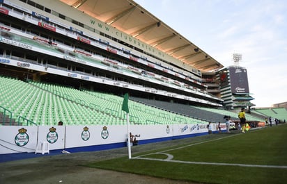 Las autoridades de la salud, federales y de la misma Liga MX, deberán establecer correctamente las reglas a seguir para evitar que en vez de que la vuelta del futbol sea un bien, se convierta en una tragedia mayor. (ARCHIVO)