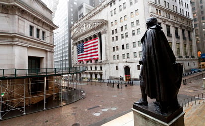 Wall Street cerró este miércoles con pérdidas y su principal indicador, el Dow Jones de Industriales, bajó un 2.17 % en reacción a las perspectivas de una recuperación lenta divulgadas este miércoles por la Reserva Federal (Fed), mientras Estados Unidos reabre gradualmente su economía con el temor a un nuevo rebrote de coronavirus. (EFE)