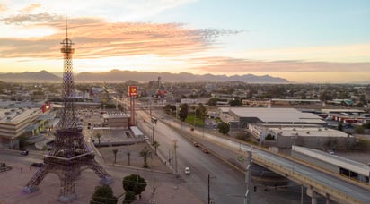 CONTINGENCIA. Vista aérea vespertina de la principal entrada a la ciudad de Gómez Palacio. (EL SIGLO DE TORREÓN / Erick Sotomayor)
