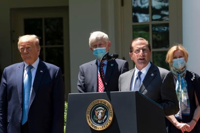 El secretario de Salud y Servicios Humanos de Estados Unidos, Alex Azar, acusó este lunes a la Organización Mundial de la Salud (OMS), durante la Asamblea Mundial de la Salud, de fallar en su respuesta a la pandemia, lo cual “costó muchas vidas”. (ARCHIVO)