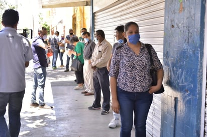 El secretario de Salud dijo que una manera de aplanar la curva es con la aplicación de muestras. (EL SIGLO DE TORREÓN)