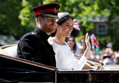 Pasar juntos las fiestas decembrinas, conocer a sus respectivas familias, su afinidad por los proyectos filantrópicos y compartir algunos viajes, sobre todo al continente africano, Meghan de Sussex y Harry de Sussex fortalecieron su vínculo de tal modo que, un año después de aquel anuncio oficial, la Casa Real británica certificó su compromiso.
(ARCHIVO)