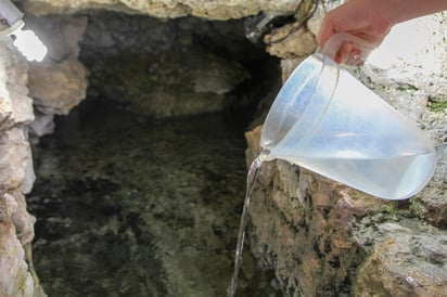 Durante la actual pandemia, la Secretaría de Vivienda y Ordenamiento Territorial, lleva pipas de agua a comunidades rurales para evitar desabasto. (ARCHIVO)