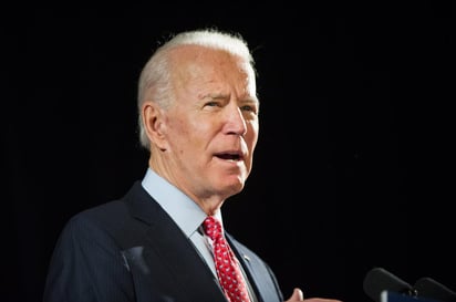 El virtual candidato demócrata a la Casa Blanca, el exvicepresidente Joe Biden, desató este viernes una nueva polémica al sugerir que los afroamericanos que dudan entre votarle a él o hacerlo por el presidente, Donald Trump, en realidad no son negros. (ARCHIVO)