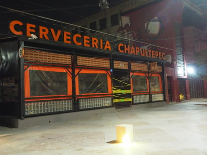 En el lugar se encontraban los trabajadores preparando la reapertura del bar, pero el personal municipal lo clausuró.