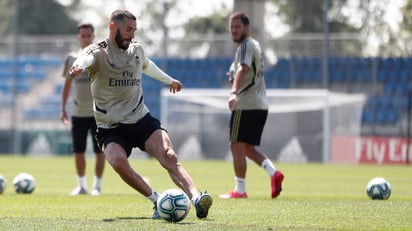 Karim Benzema durante el entrenamiento del Real Madrid.