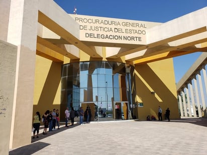 El empleado de mantenimiento de la Fiscalía General del Estado en la región Laguna norte I, con sede en Piedras Negras, quien fue judicializado por los delitos de extorsión, robo y usurpación de funciones; finalmente fue vinculado a procesos pero solo por extorsión y seguirá el proceso en libertad. (RENÉ ARELLANO)