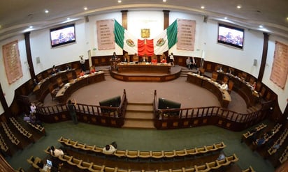 En sesión del Congreso local, la legisladora presentó la iniciativa para adicionar un último párrafo al artículo 8 de la Constitución. (EL SIGLO DE TORREÓN)