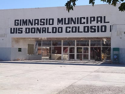 Dichas obras se encuentran a cargo del Gobierno del Estado de Coahuila a través del programa 'Vamos a Michas', el problema es que no avanzan y lucen muy mal con todo el escombro en los alrededores y sin que está infraestructura pueda ser utilizada de ninguna manera.
(EL SIGLO DE TORREÓN)