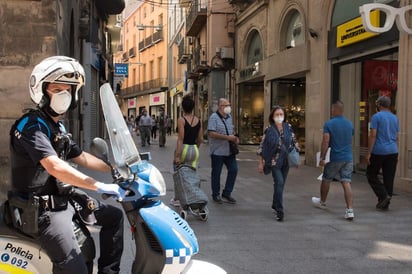 España alcanzó este jueves las 27,119 muertes por coronavirus, tras notificar una en las últimas 24 horas y 38 en la última semana, según un nuevo mecanismo de contabilidad. (ARCHIVO) 