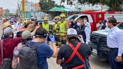 Tras el incendio que consumió al menos 150 de locales comerciales de la Central de Abasto de la ciudad de Oaxaca, el gobernador Alejandro Murat anunció que se destinará una inversión inicial de 100 millones de pesos para la reconstrucción y rehabilitación de dicho mercado. (ARCHIVO)