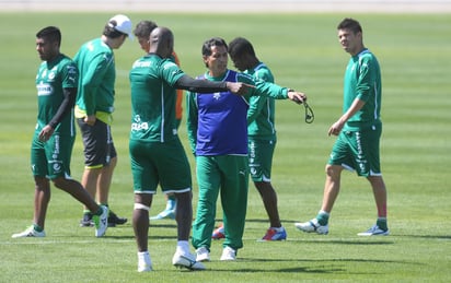 Excompañero y dirigidos en Santos Laguna por Benjamín Galindo unieron sus oraciones para la pronta recuperación del 'Maestro'. (ARCHIVO)