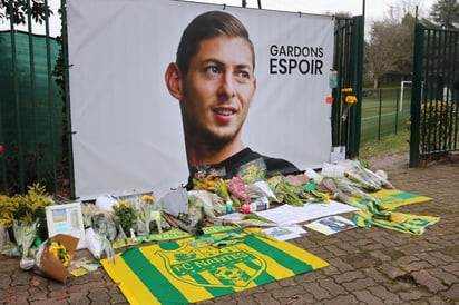 Se reveló el video en el cual el argentino Emiliano Sala firmó su contrato con el Cardiff. Tres días después, el delantero falleció en un accidente aéreo. (ARCHIVO)