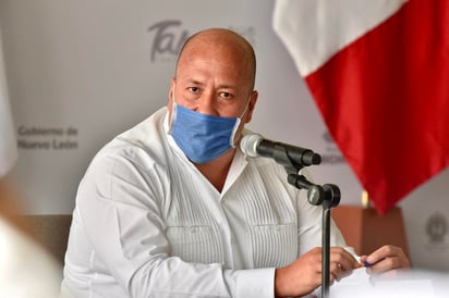 'Los estados estamos solos enfrentando la emergencia', señaló el gobernador de Jalisco, Enrique Alfaro, tras considerar que el gobierno federal pretende lavarse las manos con el semáforo epidemiológico presentado este viernes por el subsecretario de Promoción y Prevención de la Salud, Hugo López-Gatell. (EL SIGLO DE TORREÓN)