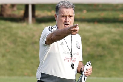 José Juan Macías tiene el sueño de irse a Europa, de hecho es seguido por dos equipos europeos, pero el técnico de la Selección nacional de México, Gerardo Martino, le aconsejó que no se precipite, que aguante un año más jugando en la Liga MX. (ARCHIVO)