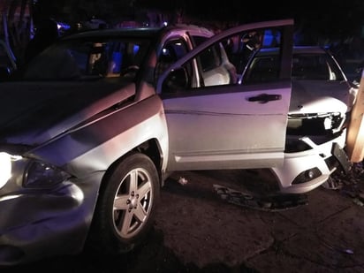 La madrugada de este domingo se registró un aparatoso accidente vial en la colonia Cinco de Mayo de la ciudad de Gómez Palacio se quejó como saldo cuantiosos daños materiales. (ARCHIVO)