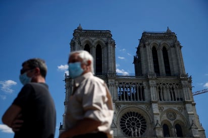 Francia registró en las últimas 24 horas, víspera del inicio de la segunda fase de desescalada, 31 nuevas muertes por coronavirus en hospitales, lo que eleva la cifra de fallecimientos en el país desde el inicio de la epidemia hasta los 28,833. (ARCHIVO) 