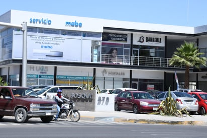 Las empresas que están dentro de los giros autorizados arrancaron operaciones este lunes. (EL SILGO DE TORREÓN) 