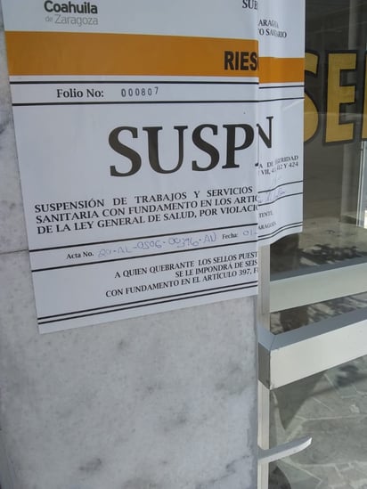 El velorio se realizó el pasado domingo en el ejido La Unión, pero ayer el personal de la Secretaría de Salud estatal procedió a la clausura del establecimiento. (CORTESÍA)