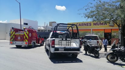 Al lugar acudieron los cuerpos de rescate y seguridad de la ciudad en respuesta al reporte hecho en el 911. (EL SIGLO DE TORREÓN)