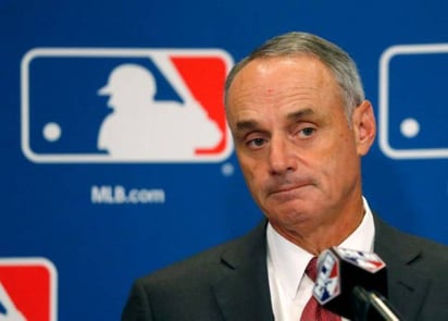 Rob Manfred, comisionado de las Ligas Mayores, no ha podido llegar a un arreglo con el sindicato. (AP)