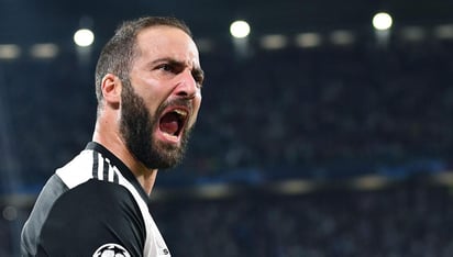 Higuaín podría perderse la semifinal de la Copa de Italia ante el AC Milán del próximo 13 de junio. (ARCHIVO) 