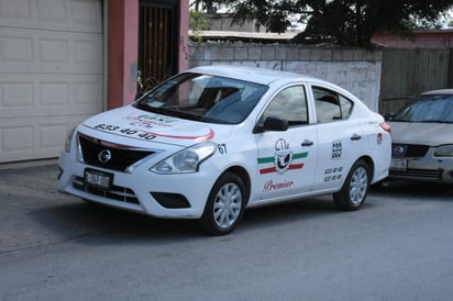 Hasta un 50 por ciento ha disminuido el trabajo de los taxistas.