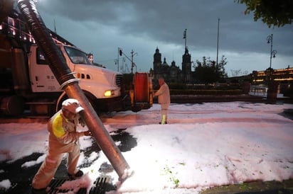 Según el reporte de la Secretaría de Gestión de Riesgo y Protección Civil, la lluvia fue de entre 50 y 70 milímetros cúbicos, con una caída copiosa de granizo y rachas de viento de entre 70 y 80 kilómetros por hora.
(EL UNIVERSAL)