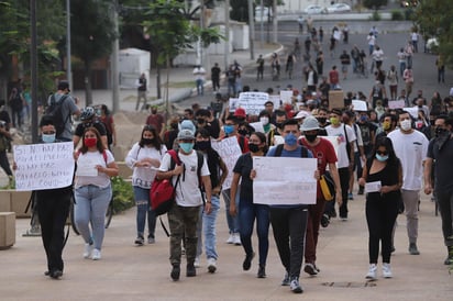 Los tres policías de Ixtlahuacán de los Membrillos arrestados el viernes pasado por el asesinato de Giovanni López, fueron vinculados a proceso esta tarde y se les impuso un año de prisión preventiva. (ARCHIVO)